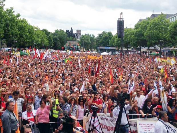 Binlerce Alevi Köln'den seslendi: Tayyip istifa!