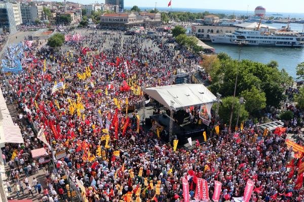 Sivas Katliamı'nın 20. yılında Kadıköy'de büyük Miting Düzenlendi