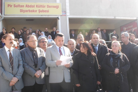Diyarbakır'da Pir Sultan Derneği'ne saldırı