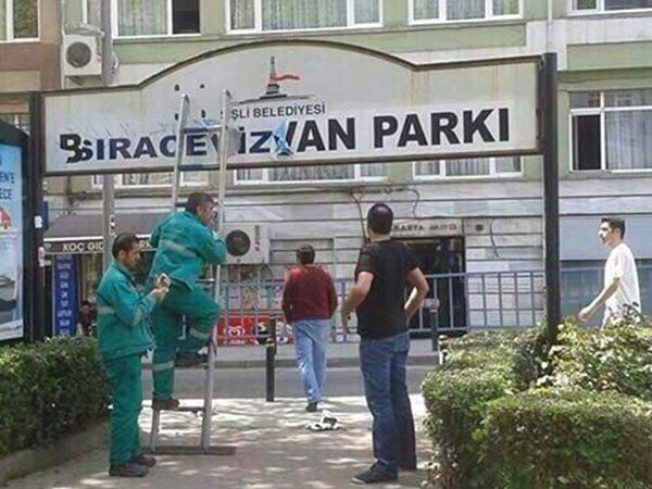 CHP'li Şişli Belediyesi Berkin Elvan Parkı’nın tabelasını indirdi