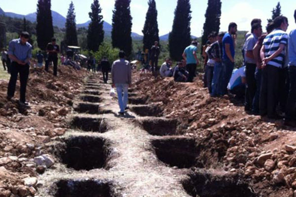 Soma'da Ölen Maden İşçilerinin Defin İşlemleri Devam Ediyor